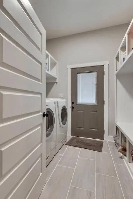 New Spacious Home 2 Miles From Downtown Nashville 0*,  USA