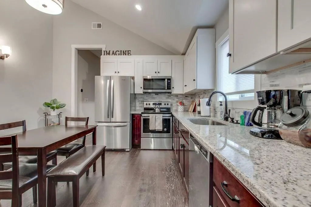 New Spacious Home 2 Miles From Downtown Nashville
